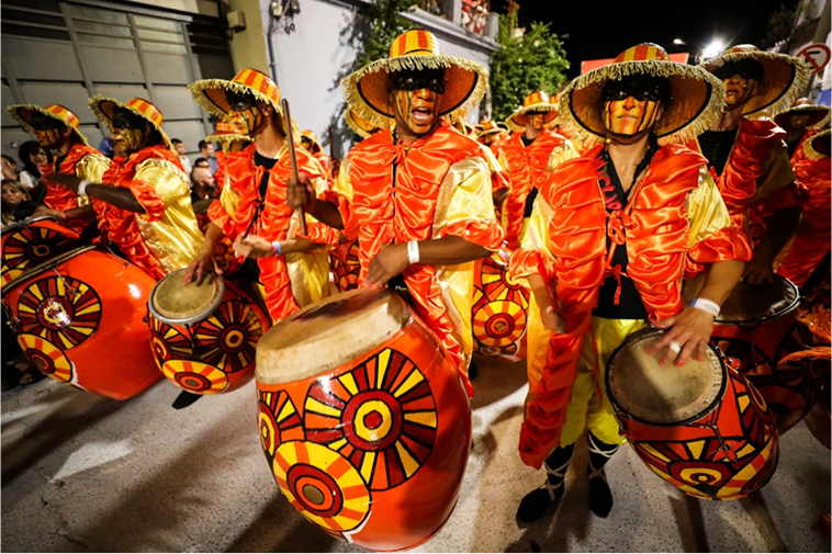 Folia na orla de Fortaleza: o carnaval no Aterrinho da Praia de Iracema